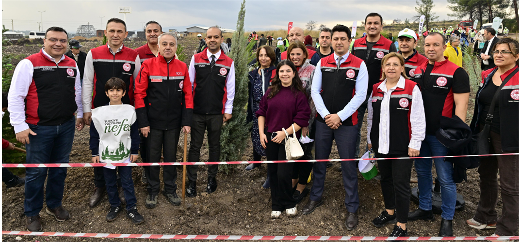 İZMİR'DE 11 KASIM MİLLİ AĞAÇLANDIRMA GÜNÜ'NDE FİDANLARIMIZI TOPRAKLA BULUŞTURDUK