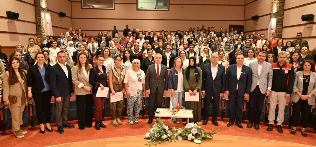 İL MÜDÜRÜ MUSTAFA ŞAHİN: İZMİRLİ KADINLAR YAPTIKLARI ÇALIŞMALARLA  TÜRKİYE'YE ÖRNEK OLUYOR